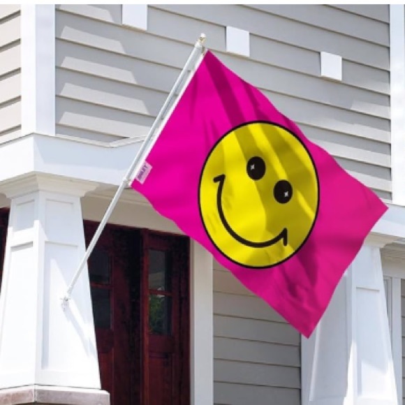 NWT Anley Fly Breeze 3x5 Foot Pink Happy Face Flag - Vivid Color and Fade proof - Picture 2 of 8